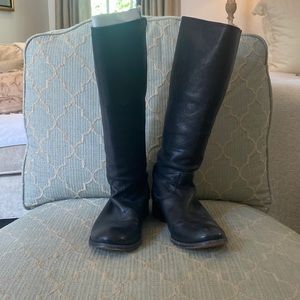 Frye Company black leather riding boot in good condition. Size 7.5